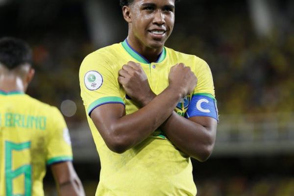 เชลซีมั่นใจในใบอนุญาตทำงานของ Andrey Santos