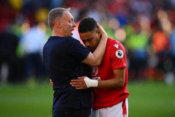 เบนฟิก้านำการแข่งขันเพื่อลงนาม Renan Lodi