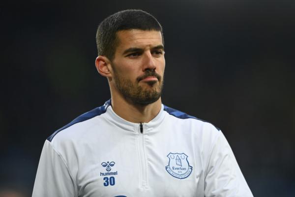 เลสเตอร์ตกลงเซ็นสัญญาคว้าตัวคอเนอร์ โคดีกองหลังวูล์ฟแฮมป์ตัน