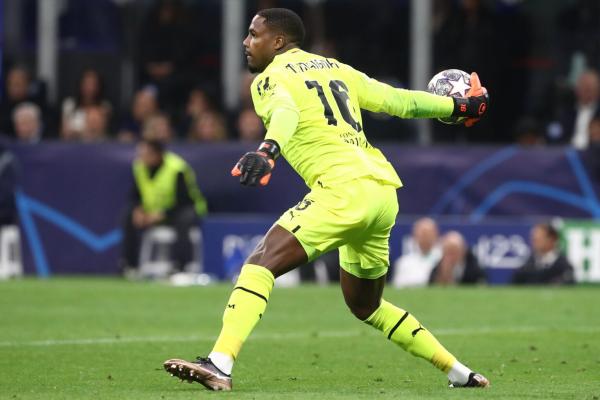 เอซี มิลาน วางแผนเจรจาต่อสัญญากับ ไมค์ ไมญ็อง